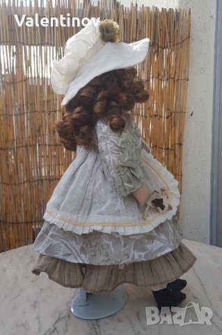 Порцеланова кукла със стойка , снимка 5 - Кукли - 44343713