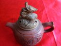 Много Рядък Стар Глинен Китайски Съд Yixing  с Бронзов Капак, снимка 2