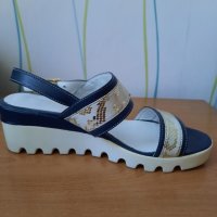 Дамски сандали в бяло и синьо, със златни декорации, снимка 2 - Сандали - 41686618