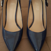 Тъмно сини лачени обувки, снимка 1 - Дамски елегантни обувки - 36404236