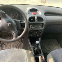 На Части Пежо 206 1,4 03г Peugeot 206 1.4 2 врати, снимка 5 - Автомобили и джипове - 44192531