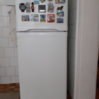 Продавам вертикален фризер и хладилник, снимка 1 - Хладилници - 44776110