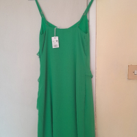 Зелена рокля Nafnaf - XS(34) размер , снимка 2 - Рокли - 44727470