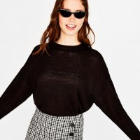 Черна кроп блуза bershka xs,s, снимка 2 - Блузи с дълъг ръкав и пуловери - 39268084