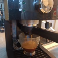 Кафемашина Саеко Поемия с ръкохватка с крема диск, работи перфектно и прави страхотно кафе с каймак , снимка 1 - Кафемашини - 40079649