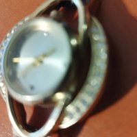 Интересен дамски часовник на Avon с  камъни , снимка 7 - Дамски - 40141910