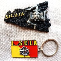 ЛОТ метален ключодържател и магнит Сицилия, снимка 1 - Колекции - 44200378