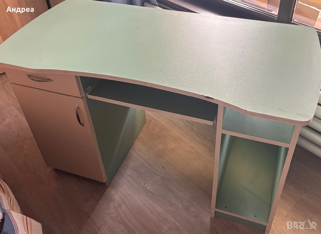Детско дървено бюро, снимка 1