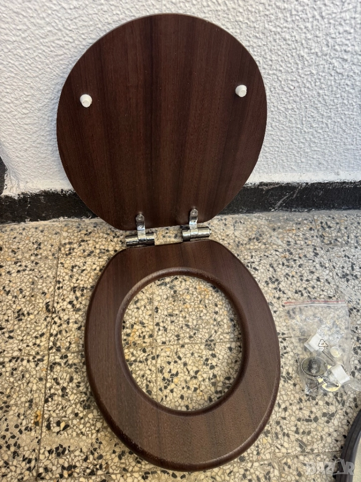 Тоалетна Седалка Wenko Wenge – Soft Close, MDF, Бърз Монтаж, Универсална Форма!, снимка 1