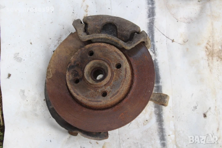 Шенкел главина преден ляв Фолксваген Голф 3 комби 1.9 tdi 90hp VW Golf 3 шенкел главина спирачен апа, снимка 1