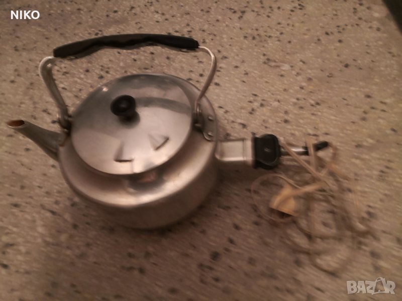 Продавам,Руски,работещ Чайник,eл. 2.5 литра вода.един киловат/час, снимка 1