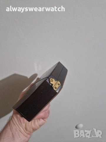 Дървен сгъваем иконостас / кутия с подплата и закопчалки, снимка 4 - Антикварни и старинни предмети - 53074881