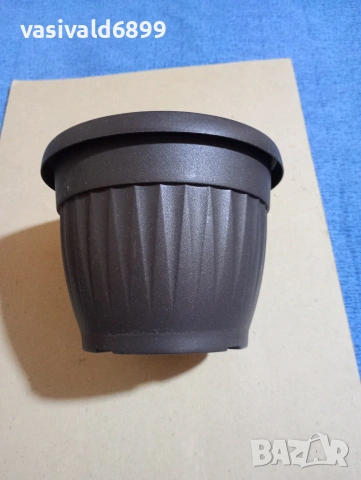 Пластмасова саксия с подложка , снимка 3 - Саксии и кашпи - 53450786