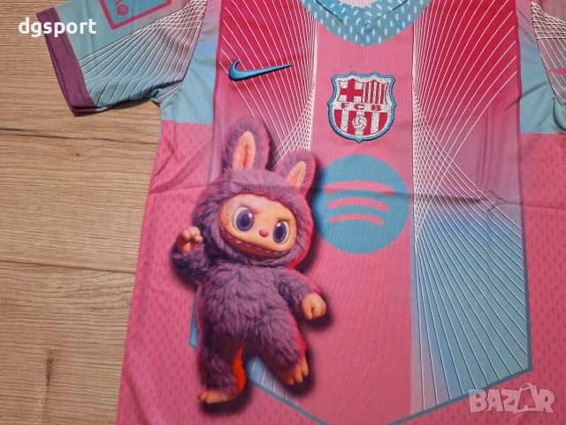 Детски футболен екип на Барселона – специално издание Labubu, снимка 3 - Футбол - 52063650