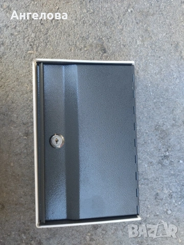 Малък сейф, снимка 5 - Сейфове и каси - 53234881