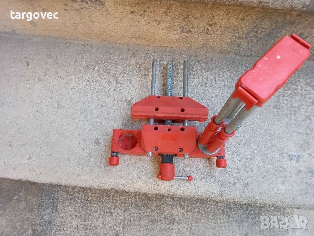 Стяга дърводелска беси