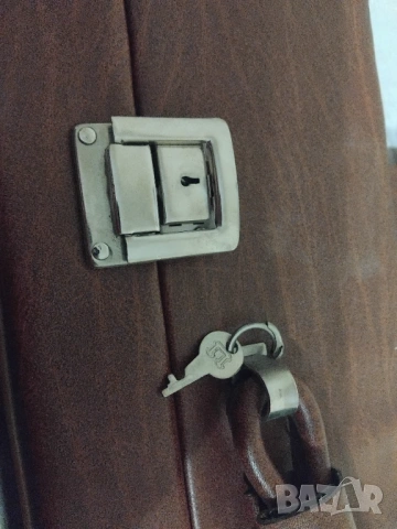 НОВ  голям ретро Куфар с ключ към него!  Отличен!, снимка 7 - Куфари - 53179223