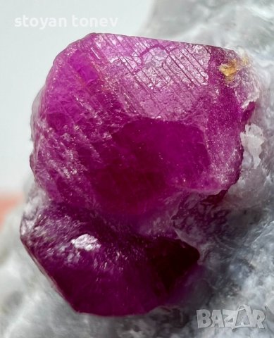 Естествен Рубин кристал в мраморна матрица с необичайна форма! 306кт.! , снимка 8 - Арт сувенири - 44297907
