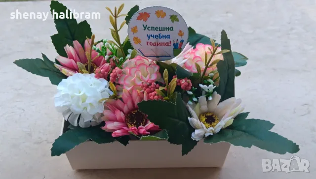Ръчно аранжирани кутии с изкуствени цветя, снимка 4 - Ръчно изработени сувенири - 55800071