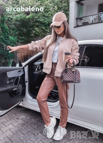 Дамско бежово поларно бомбър яке с цип, снимка 2 - Якета - 51525510