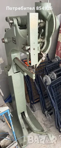 Машина за поставяне на нитове