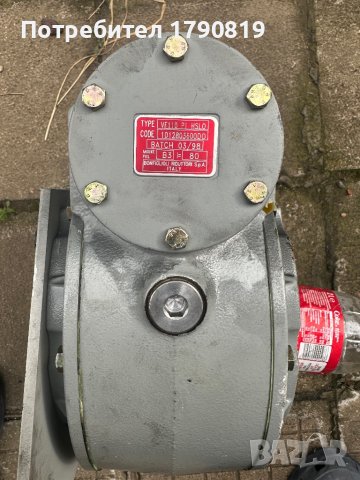 Продавам редуктор VF 110 предавателно число i = 80