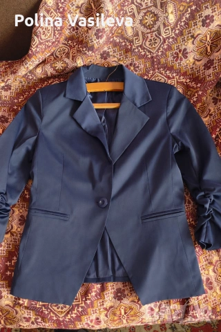 Тъмносиньо късо сако 