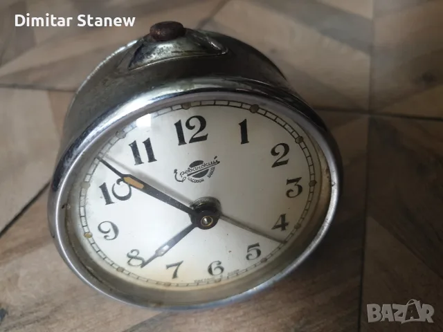 стар работещ съветски часовник