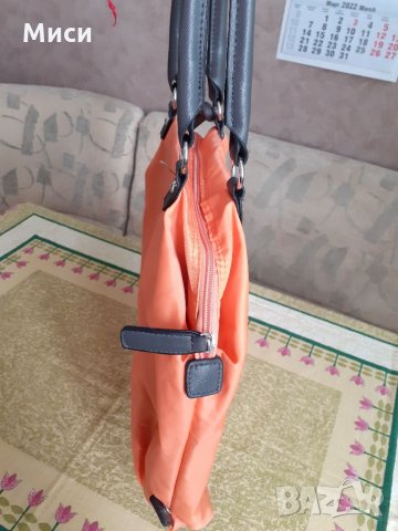Оранжева дамска чанта, снимка 2 - Чанти - 35776055