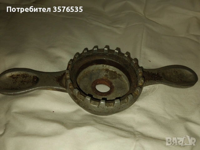 Продавам затварачка за буркани тип "Омниа", снимка 2 - Аксесоари за кухня - 53224034