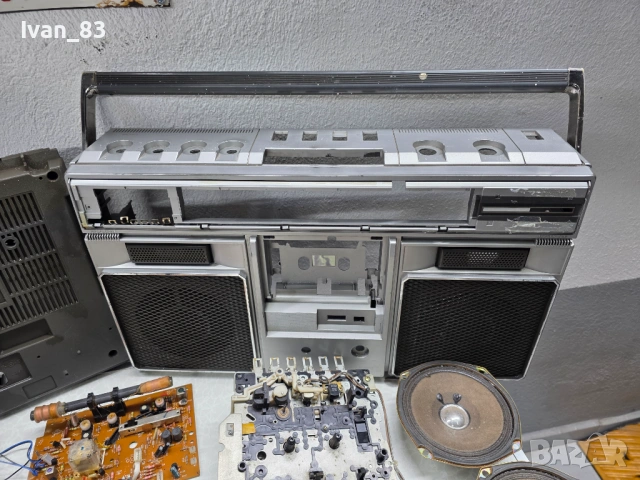 Радиокасетофон Hitachi trk 8210e на части, снимка 2 - Радиокасетофони, транзистори - 53499432