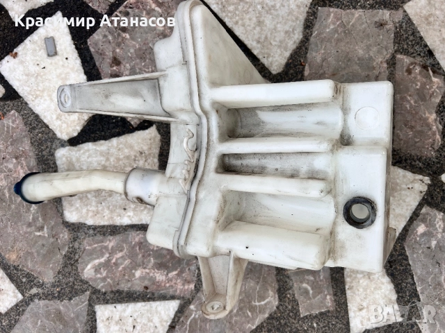 85310-05121. Казанче течност чистачки за Тойота Авенсис T27.седан . 2012-2015г, снимка 4 - Части - 52249652