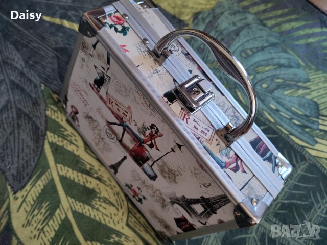 Кутия за бижута тип куфарче, десен "Париж", снимка 6 - Бижутерийни комплекти - 53082339