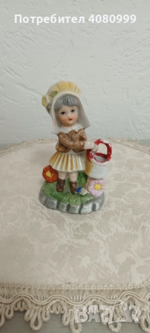 Фигурка "Момиченце с кофа с боя ("paint").