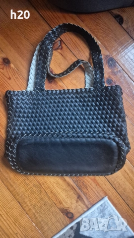 Дамска чанта 10 лева, използвана но напълно здрава дамска чанта., снимка 2 - Чанти - 52095871