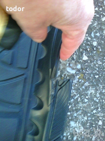 продавам 4 броя стелки за кола, снимка 4 - Аксесоари и консумативи - 53018297