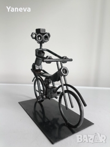 Моторист, артистична фигура изработена от крепежни елементи и стомана., снимка 3 - Декорация за дома - 52655663