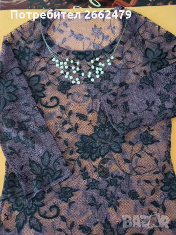 Продавам елегантна дантелена, празнична блуза.