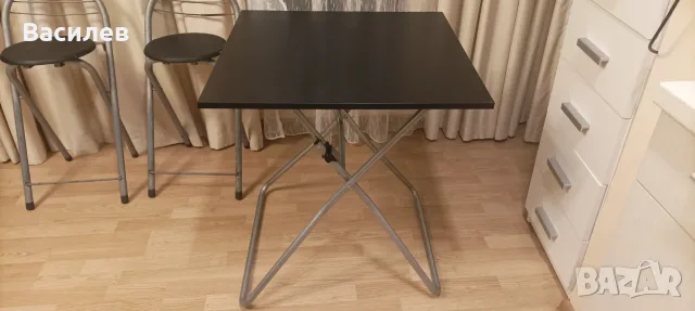 Продавам маса със столове