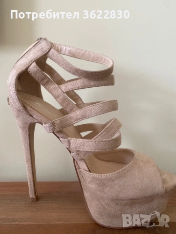 Бежови високи обувки с тънтк ток