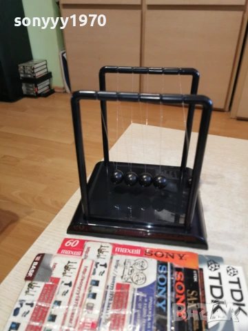 Люлката на Нютон-BLACK 18Х18Х15СМ 1501261032, снимка 10 - Колекции - 53105981