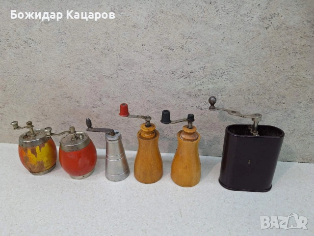 Стари мелнички, за чер пипер. Цена 6 евро, за брой. Пращам по Еконт. За София, може и лично да си ги