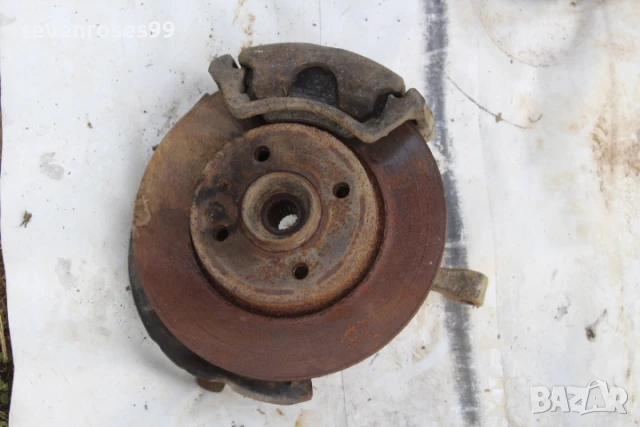 Шенкел главина преден ляв Фолксваген Голф 3 комби 1.9 tdi 90hp VW Golf 3 шенкел главина спирачен апа