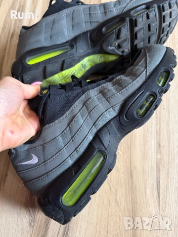 Оригинални  мъжки маратонки Nike Air Max 95 Iron Grey Volt ! 45 н, снимка 6 - Маратонки - 35934987