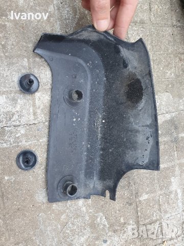 Пластмасов капак до компютъра за бмв е34 17241209 bmw e34 engine bay cover, снимка 4 - Части - 41930859