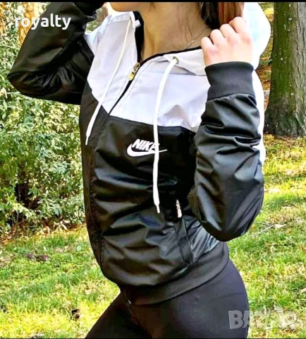 Nike Дамска Ветровка На Дребно и Едро, снимка 2 - Спортни екипи - 52571904