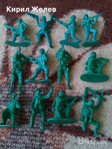 Войници пластмасови 12 броя 51729, снимка 4 - Колекции - 52105698