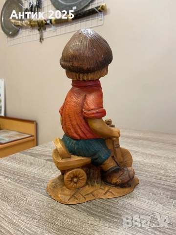 Статуетка от полистоун "Момче на колело", снимка 2 - Антикварни и старинни предмети - 51483137