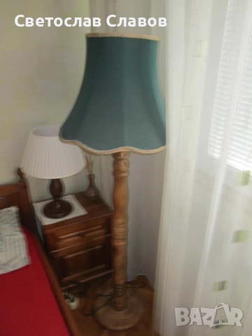 Висок лампион със стойка от стругован дъб и светлозелена шапка  , снимка 5 - Лампиони - 52070268