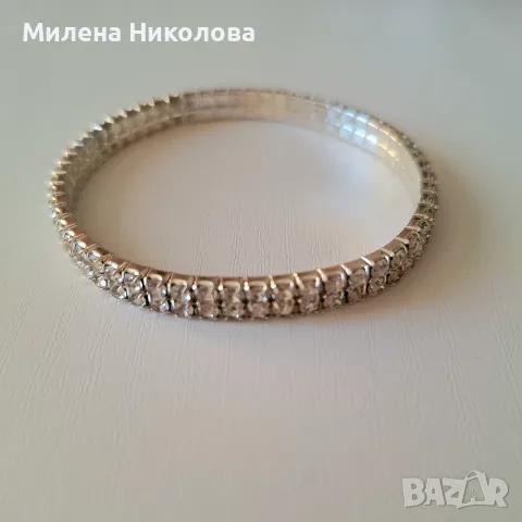 Гривна с бели камъни